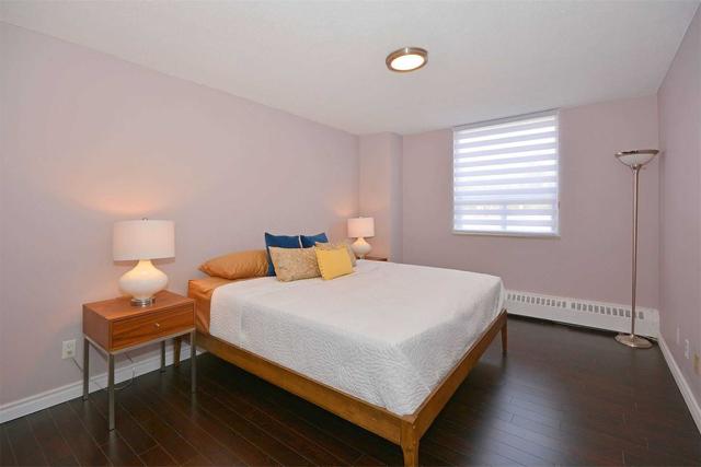 511 - 80 Grandravine Dr, Condo with 2 bedrooms, 1 bathrooms and 1 parking in Toronto ON | Image 5