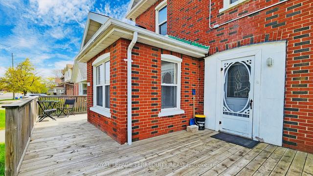 697 King St W, House detached with 5 bedrooms, 2 bathrooms and 6 parking in Oshawa ON | Image 16