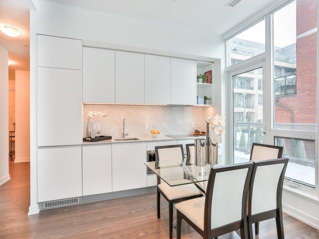 104 - 377 Madison Ave, Condo with 2 bedrooms, 2 bathrooms and 1 parking in Toronto ON | Image 13