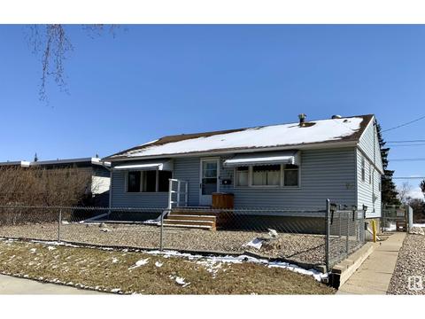 8611 76 St Nw, House detached with 4 bedrooms, 2 bathrooms and 4 parking in Edmonton AB | Card Image