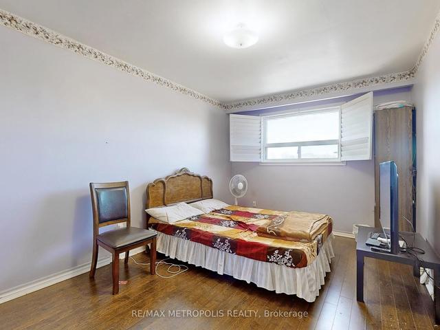 161 Ardwick Blvd, House semidetached with 3 bedrooms, 2 bathrooms and 3 parking in Toronto ON | Image 3