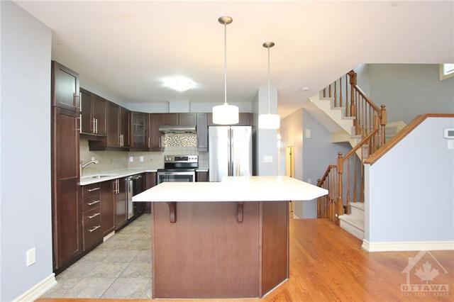 341 Glenbrae Avenue, Townhouse with 3 bedrooms, 3 bathrooms and 3 parking in Ottawa ON | Image 6