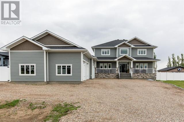 1009 East 11 Avenue, House detached with 5 bedrooms, 3 bathrooms and 4 parking in Cypress County AB | Image 3