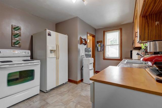 6 Victoria St E, House detached with 3 bedrooms, 1 bathrooms and 3 parking in Kawartha Lakes ON | Image 33