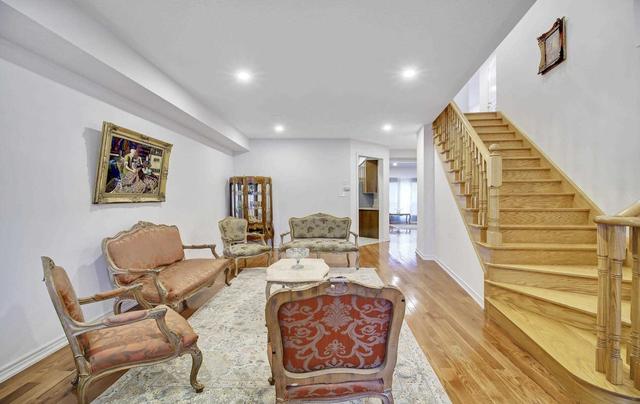 on - 32 Millwright Ave, House attached with 3 bedrooms, 3 bathrooms and 2 parking in Richmond Hill ON | Image 9