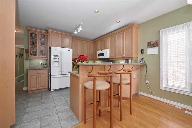 7 Briar Gate Way, Condo with 2 bedrooms, 3 bathrooms and 4 parking in New Tecumseth ON | Image 2
