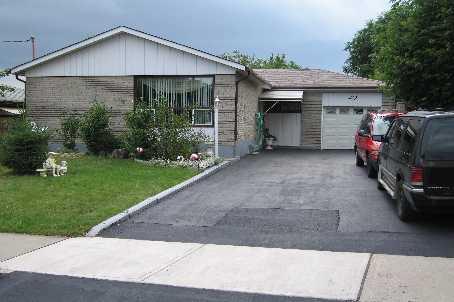 42 Madron Cres, House detached with 3 bedrooms, 4 bathrooms and 6 parking in Toronto ON | Image 1