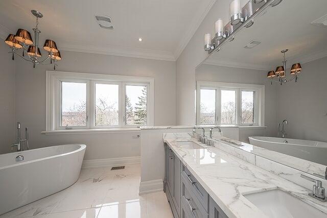 18 Davies Cres, House detached with 4 bedrooms, 5 bathrooms and 4 parking in Toronto ON | Image 12