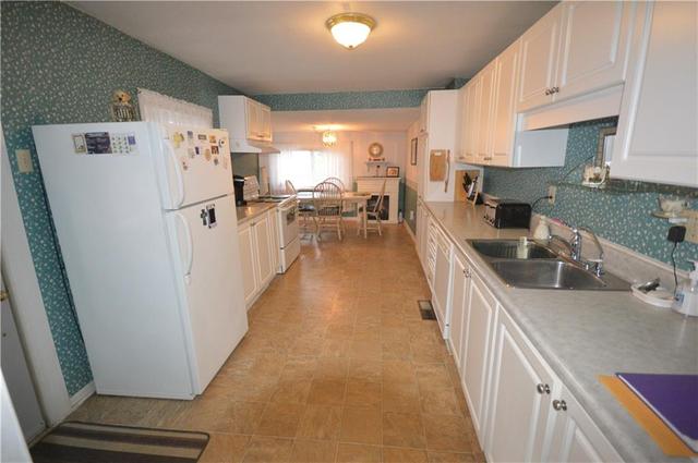 39 Bonnechere Street, Home with 2 bedrooms, 2 bathrooms and 3 parking in Renfrew ON | Image 6