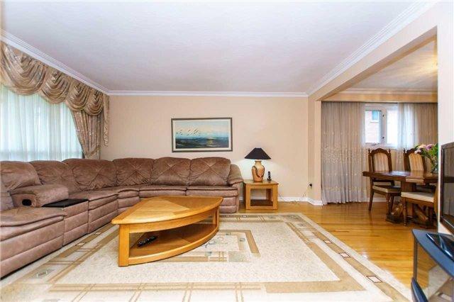 15 Byworth Blvd, House detached with 3 bedrooms, 2 bathrooms and 4 parking in Toronto ON | Image 5