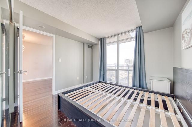 2302 - 11 Brunel Crt, Condo with 1 bedrooms, 1 bathrooms and 1 parking in Toronto ON | Image 13