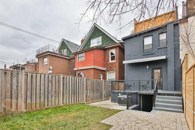 236 Grace St, House semidetached with 6 bedrooms, 5 bathrooms and 2 parking in Toronto ON | Image 18
