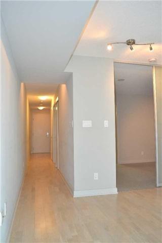 305 - 126 Simcoe St, Condo with 1 bedrooms, 1 bathrooms and null parking in Toronto ON | Image 4