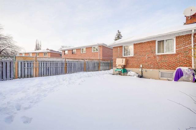 84 Roywood Dr, House semidetached with 3 bedrooms, 2 bathrooms and 5 parking in Toronto ON | Image 15