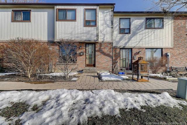54 Mcmullen Cres, Townhouse with 3 bedrooms, 3 bathrooms and 2 parking in Brampton ON | Image 11