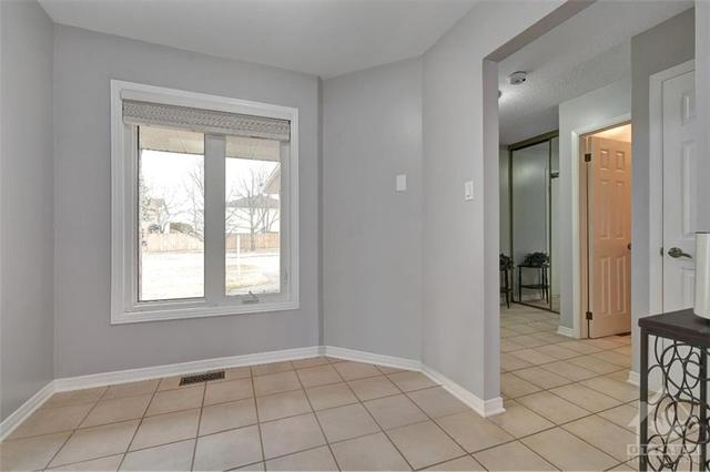 985 Karsh Drive, Townhouse with 3 bedrooms, 3 bathrooms and 3 parking in Ottawa ON | Image 13