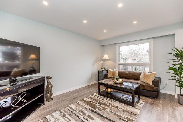 76 Burns Circ, House attached with 3 bedrooms, 2 bathrooms and 3 parking in Barrie ON | Image 23