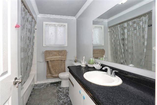 12 Cuthbert St, House detached with 3 bedrooms, 3 bathrooms and 4 parking in Barrie ON | Image 11