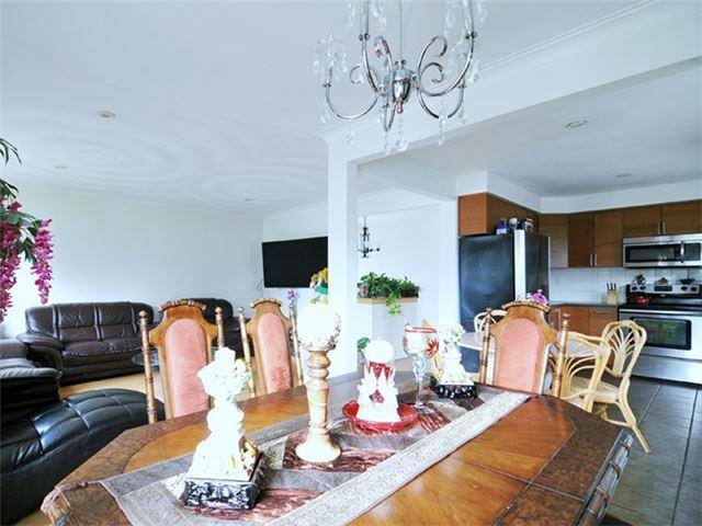 26 Fermoy Rd, House detached with 3 bedrooms, 3 bathrooms and 5 parking in Toronto ON | Image 5