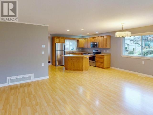 17 - 4897 Ontario Ave, House semidetached with 2 bedrooms, 2 bathrooms and null parking in Powell River BC | Image 3