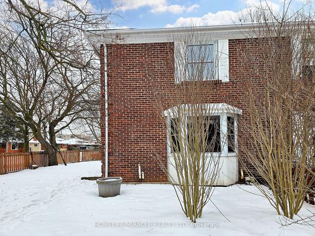 137 Jansen Ave, House attached with 3 bedrooms, 2 bathrooms and 1 parking in Kitchener ON | Image 1