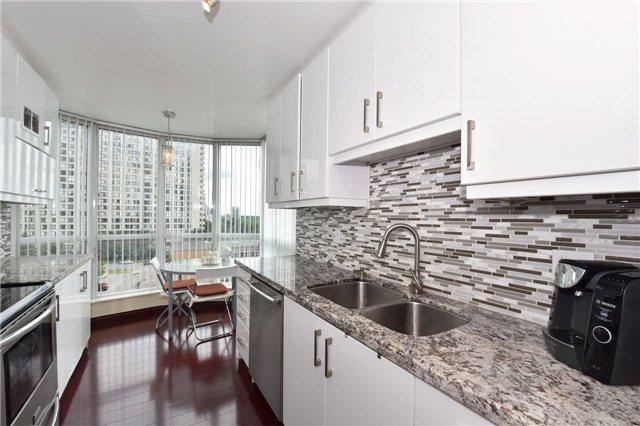 703 - 23 Lorraine Dr, Condo with 3 bedrooms, 2 bathrooms and null parking in Toronto ON | Image 3