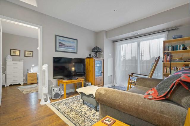 201 - 8 Harris St, Condo with 2 bedrooms, 2 bathrooms and 1 parking in Cambridge ON | Image 2