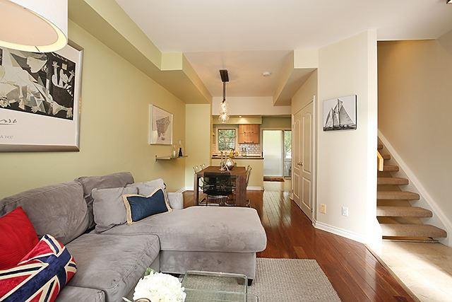 230 Shuter St, House semidetached with 3 bedrooms, 2 bathrooms and 2 parking in Toronto ON | Image 2