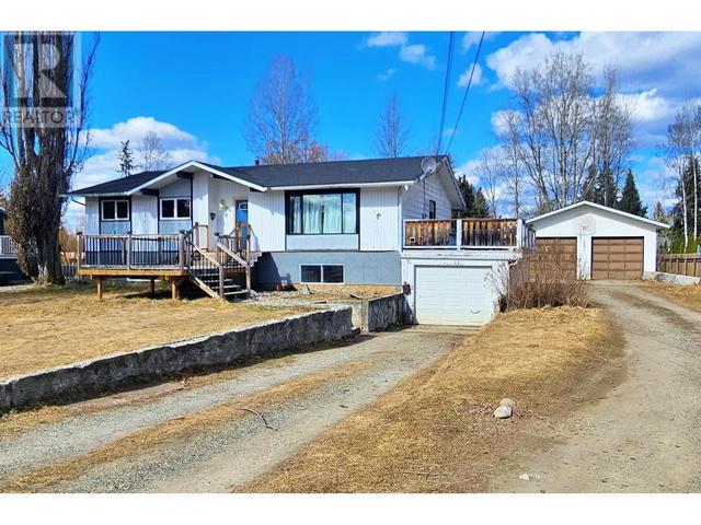 1816 Cypress Road, House detached with 5 bedrooms, 3 bathrooms and null parking in Cariboo A BC | Image 2