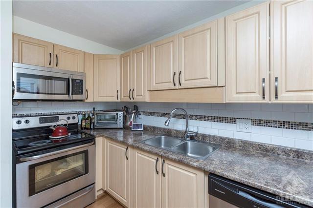 6633 Bilberry Drive, Townhouse with 3 bedrooms, 3 bathrooms and 3 parking in Ottawa ON | Image 17