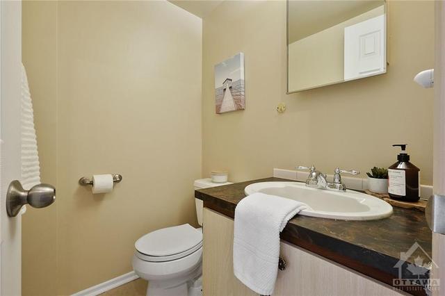 6959 Bilberry Drive, Townhouse with 3 bedrooms, 3 bathrooms and 1 parking in Ottawa ON | Image 13