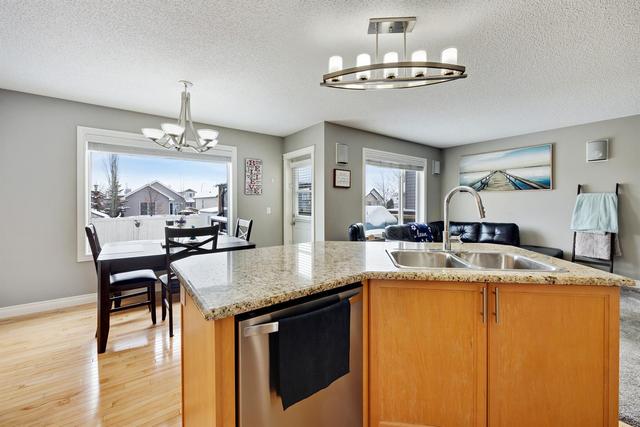 2045 Bridlemeadows Manor Sw, House detached with 3 bedrooms, 2 bathrooms and 4 parking in Calgary AB | Image 4