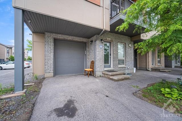 3654 Downpatrick Road, Townhouse with 3 bedrooms, 2 bathrooms and 2 parking in Ottawa ON | Image 2