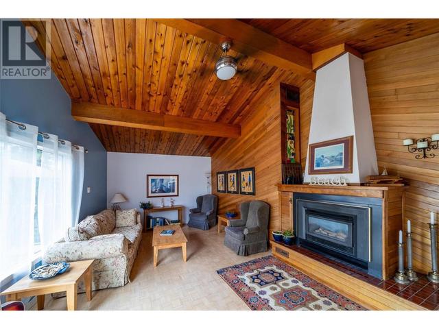 17130 Coral Beach Road, House detached with 3 bedrooms, 2 bathrooms and 3 parking in Lake Country BC | Image 16