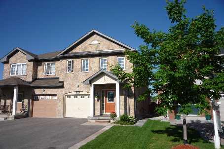 856 Sisler Ave, House semidetached with 3 bedrooms, 3 bathrooms and 2 parking in Newmarket ON | Image 1