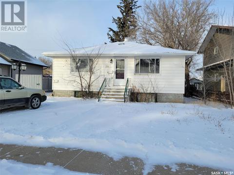 240 Duffield Street W, Moose Jaw, SK, S6H5H4 | Card Image