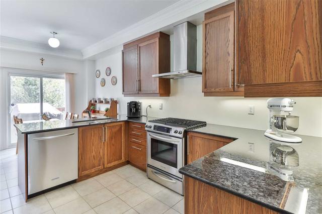 25 Mastwood Cres, House detached with 3 bedrooms, 3 bathrooms and 2 parking in Toronto ON | Image 2