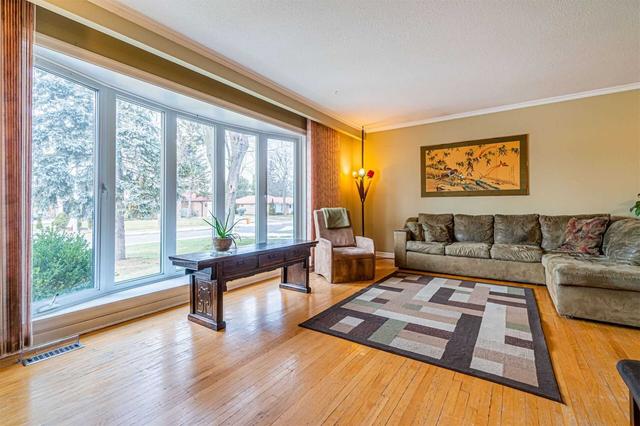 81 Dorset Dr, House detached with 3 bedrooms, 2 bathrooms and 5 parking in Brampton ON | Image 3
