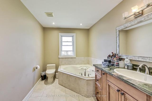 14 Almington St, House detached with 3 bedrooms, 3 bathrooms and 5 parking in Toronto ON | Image 9
