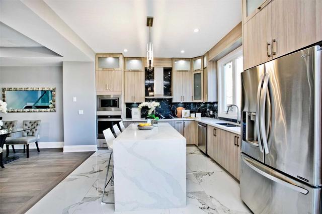 92 Kings Park Blvd, House detached with 4 bedrooms, 6 bathrooms and 5 parking in Toronto ON | Image 2
