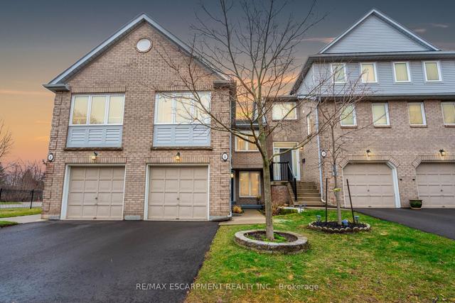 2 - 2051 Merchants Gate, Townhouse with 3 bedrooms, 3 bathrooms and 2 parking in Oakville ON | Image 1