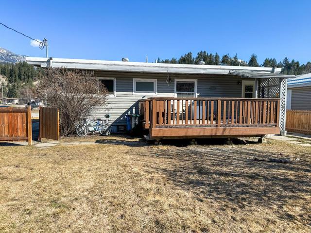 1221 Alexander Drive, House detached with 3 bedrooms, 2 bathrooms and null parking in Golden BC | Image 17