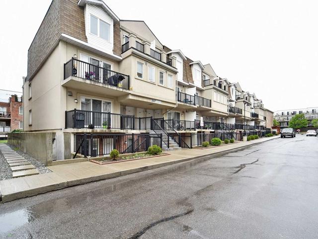 2060 - 3047 Finch Ave W, Townhouse with 2 bedrooms, 2 bathrooms and 1 parking in Toronto ON | Image 1