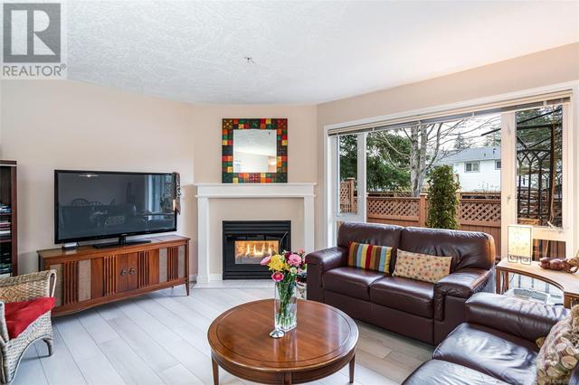 1673 Creekside Dr, House attached with 3 bedrooms, 2 bathrooms and 2 parking in Nanaimo BC | Image 3