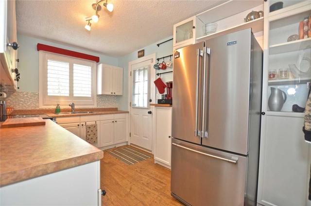 16 Fulton St, House detached with 2 bedrooms, 1 bathrooms and 3 parking in Milton ON | Image 11