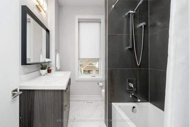 11 Thirty Second St, House detached with 3 bedrooms, 4 bathrooms and 3 parking in Toronto ON | Image 7
