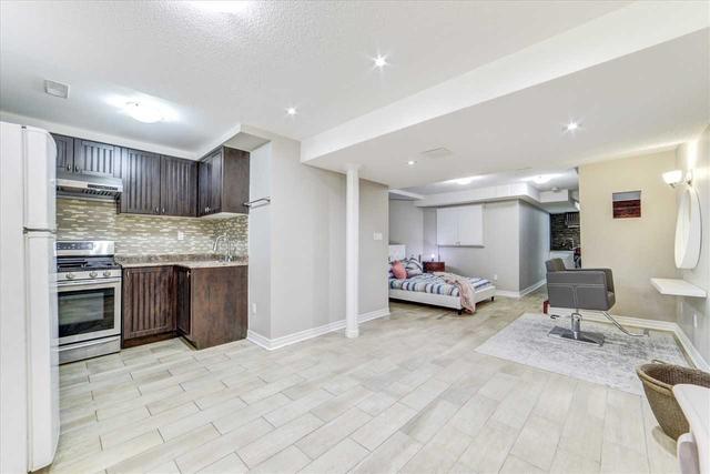9 Rivitt Pl, House attached with 3 bedrooms, 3 bathrooms and 4 parking in Toronto ON | Image 20