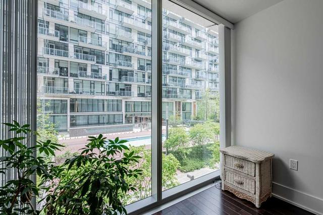 th 120 - 39 Queens Quay E, Townhouse with 2 bedrooms, 3 bathrooms and 1 parking in Toronto ON | Image 3