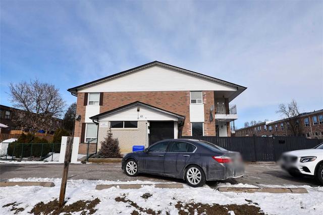 2 - 61 Ardglen Dr, Townhouse with 3 bedrooms, 2 bathrooms and 2 parking in Brampton ON | Image 1