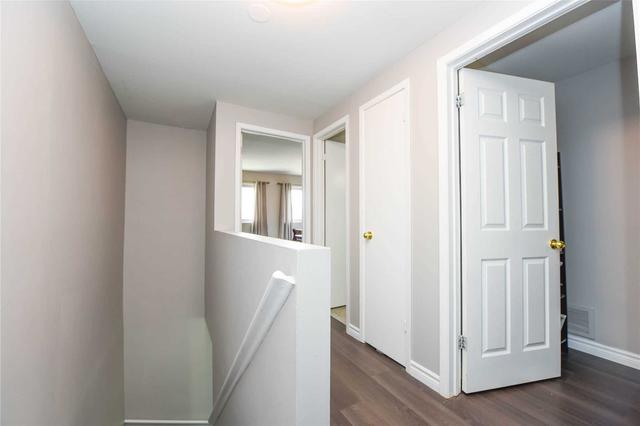 24 Franklin Crt, Townhouse with 3 bedrooms, 2 bathrooms and 2 parking in Brampton ON | Image 7